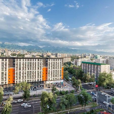 Квартира С Видом На Горы Almaty Eksteriør billede